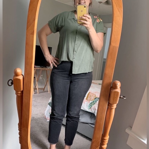 Kori Button up from Mindy Mae’s market - Picture 5 of 10